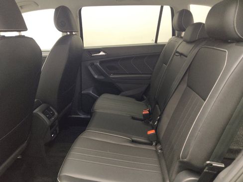 Used 2023 Volkswagen Tiguan SE image 18