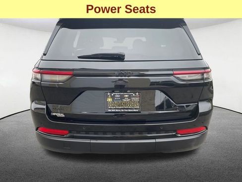 Used 2025 Jeep Grand Cherokee Altitude AWD/4WD image 12