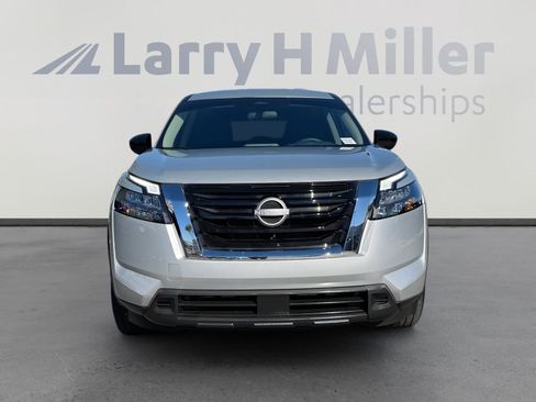 Used 2024 Nissan Pathfinder S image 4
