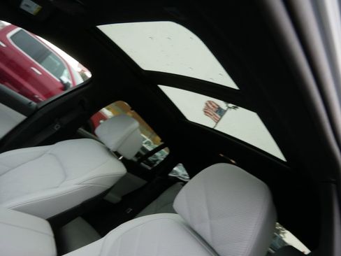 Used 2025 BMW X6 M60i w/ Executive Package image 12