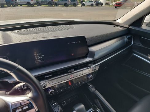 Used 2024 Kia Telluride S FWD image 9