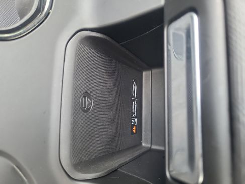 Used 2022 GMC Sierra 1500 AT4X image 36