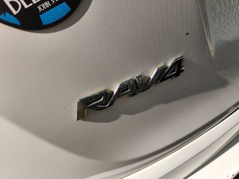 Used 2018 Toyota RAV4 XLE FWD image 10