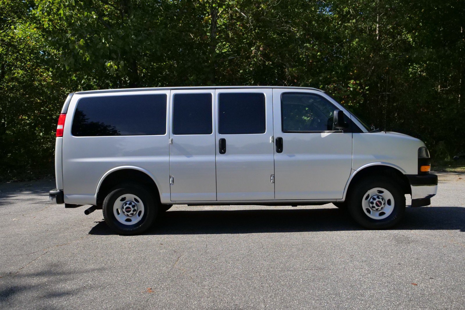 Used 2022 GMC Savana 2500 w/ Communications Package RWD image 33