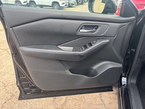 Used 2025 Nissan Rogue SV AWD/4WD image 18