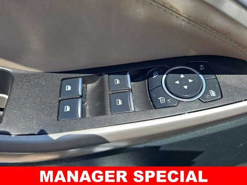 Used 2023 Ford Explorer Limited AWD/4WD image 29