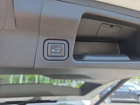 Certified 2023 GMC Acadia SLT w/ Preferred Package FWD image 14