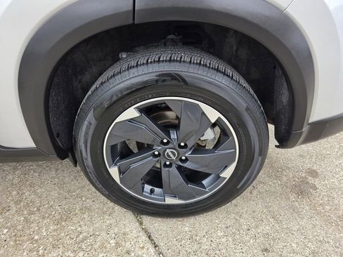 Used 2025 Nissan Rogue SV FWD image 25