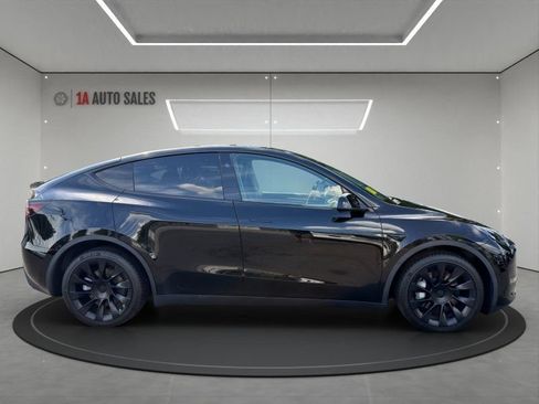 Used 2023 Tesla Model Y Long Range AWD/4WD image 6