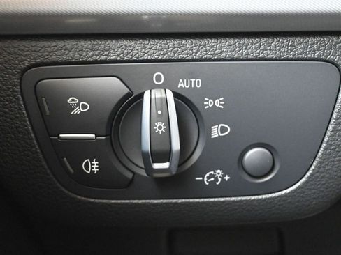 Certified 2025 Audi Q5 2.0T Premium w/ Convenience Plus Package image 24