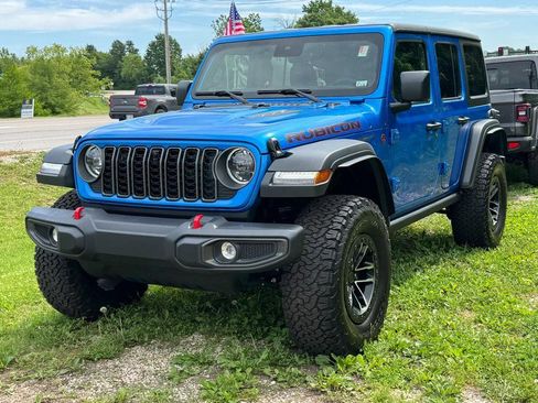 Used 2025 Jeep Wrangler Unlimited Rubicon w/ XTREMEE 35" Tire Package AWD/4WD image 8