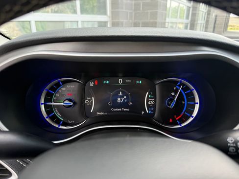 Used 2024 Chrysler Pacifica Limited FWD image 44