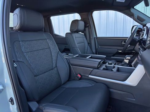 Used 2025 Toyota Tundra Limited image 39