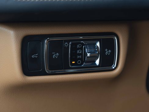 Used 2025 Lincoln Aviator Black Label AWD/4WD image 39