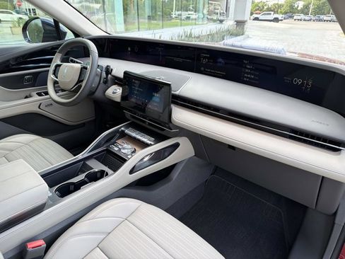 Used 2025 Lincoln Nautilus Reserve AWD/4WD image 22