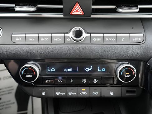 Certified 2025 Hyundai Elantra SEL image 33