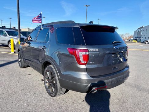 Used 2017 Ford Explorer XLT w/ Equipment Group 202A image 4