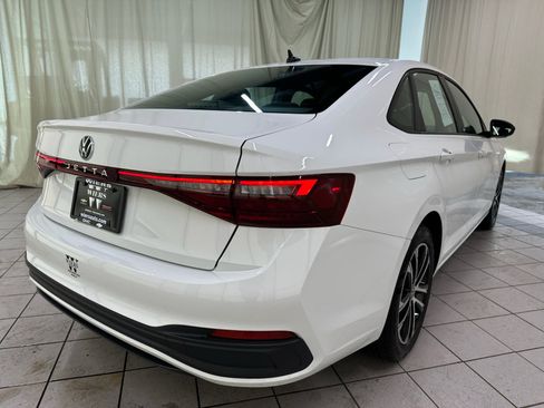 Used 2025 Volkswagen Jetta Sport FWD image 5