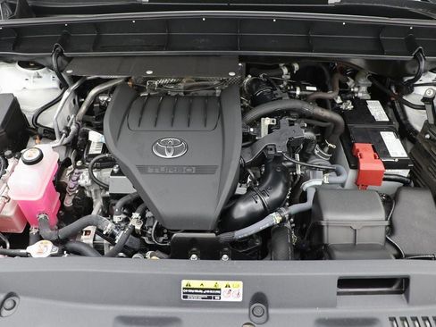 Used 2023 Toyota Highlander LE image 26