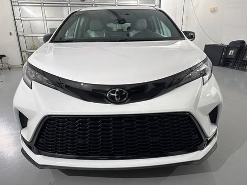 New 2026 Toyota Sienna XSE FWD image 2