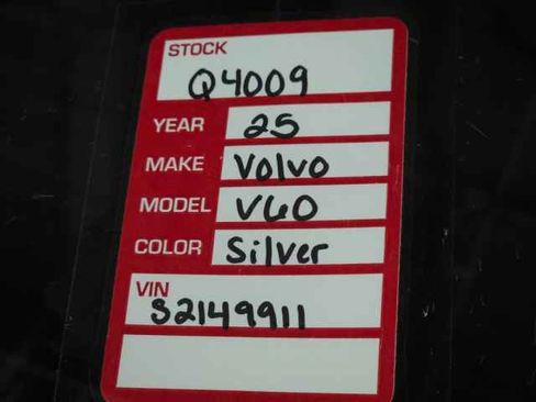 Used 2025 Volvo V60 B5 Cross Country Plus image 37