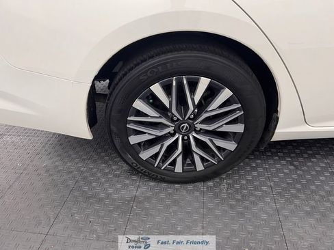 Used 2025 Nissan Altima 2.5 SV FWD image 14