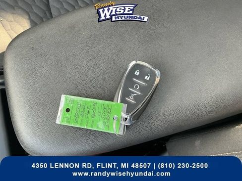 Used 2020 Chevrolet Equinox LT FWD image 27
