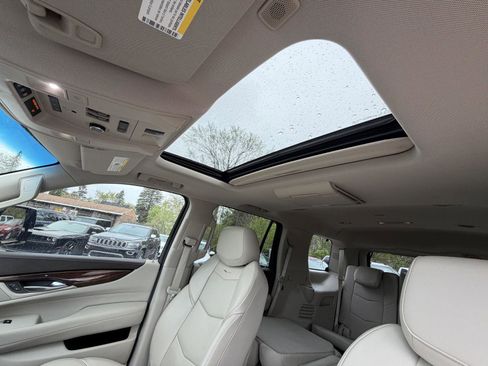 Used 2017 Cadillac Escalade Luxury AWD/4WD image 23