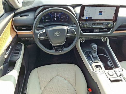 Used 2024 Toyota Grand Highlander AWD Hybrid image 12