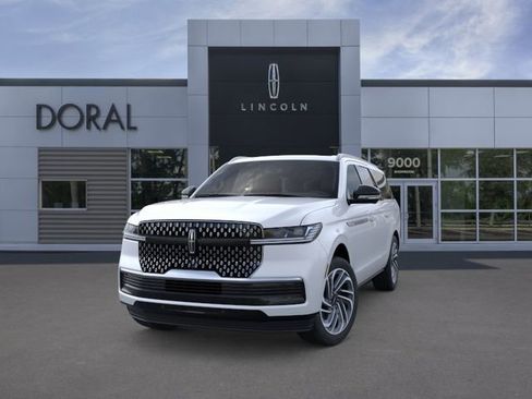 New 2026 Lincoln Navigator L Reserve AWD/4WD image 2