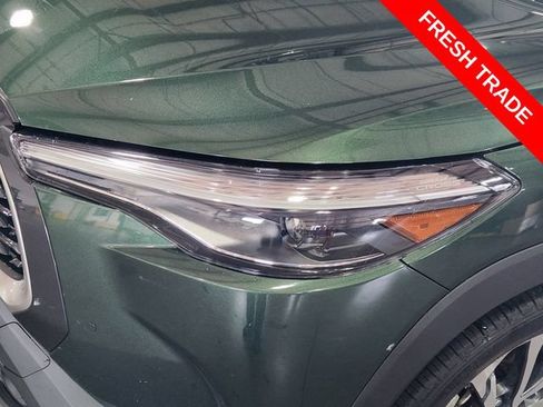 Used 2023 Toyota Corolla Cross XLE w/ Convenience Package FWD image 9