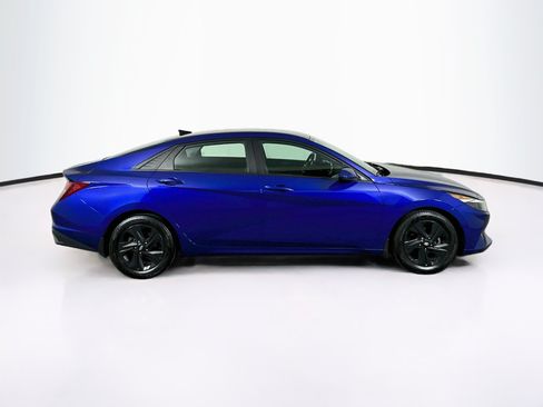 Used 2022 Hyundai Elantra SEL w/ Convenience Package FWD image 10
