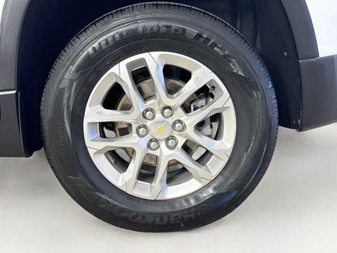 Used 2021 Chevrolet Traverse LT FWD image 33