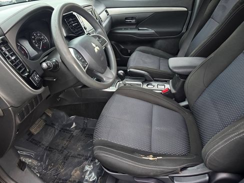 Used 2018 Mitsubishi Outlander ES FWD image 23