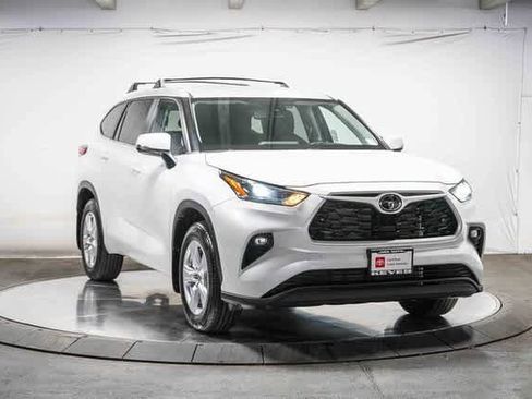 Certified 2023 Toyota Highlander LE image 6