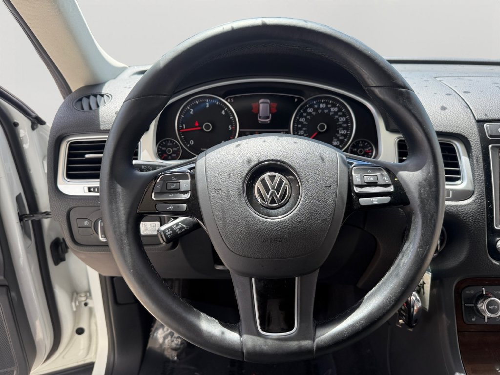 Used 2016 Volkswagen Touareg Sport AWD/4WD image 12