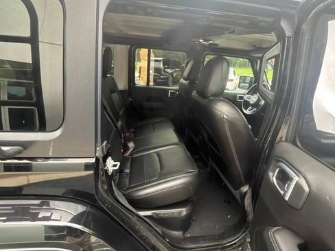 Used 2022 Jeep Wrangler Unlimited Sahara AWD/4WD image 9