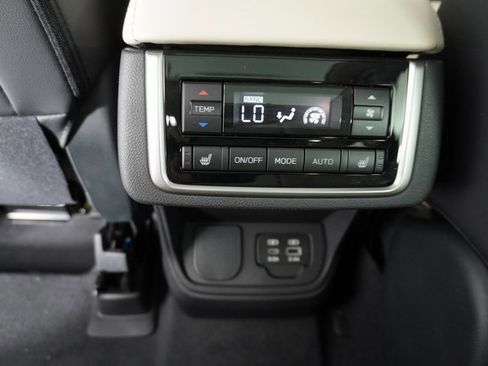 New 2025 Subaru Ascent Limited image 22