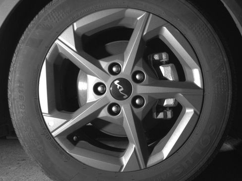 Used 2025 Kia K4 LXS image 13