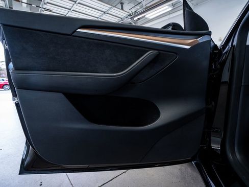 Used 2025 Tesla Model Y Long Range image 27