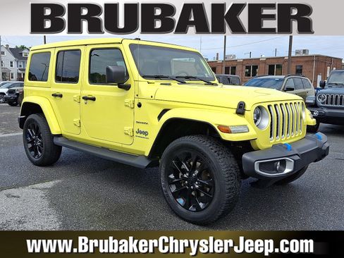 Used 2023 Jeep Wrangler Unlimited Sahara w/ Cold Weather Group AWD/4WD image 1