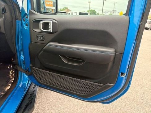 Used 2022 Jeep Wrangler Unlimited Rubicon 4xe w/ Cold Weather Group AWD/4WD image 38