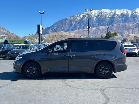 Used 2021 Chrysler Pacifica Touring-L w/ S Appearance Package image 7