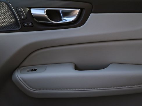 New 2026 Volvo XC60 T8 Ultra w/ Climate Package PRO AWD/4WD image 20