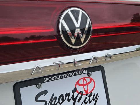 Used 2024 Volkswagen Atlas SE AWD/4WD image 11