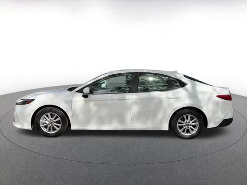 Used 2025 Toyota Camry LE image 9