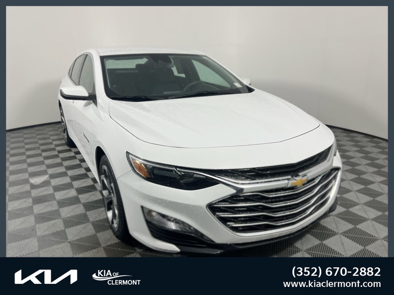 Used 2024 Chevrolet Malibu LT FWD image 1