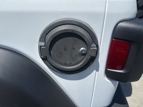 Used 2022 Jeep Wrangler Sport AWD/4WD image 35