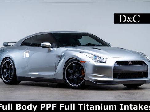 Used 2009 Nissan GT-R Premium AWD/4WD image 1