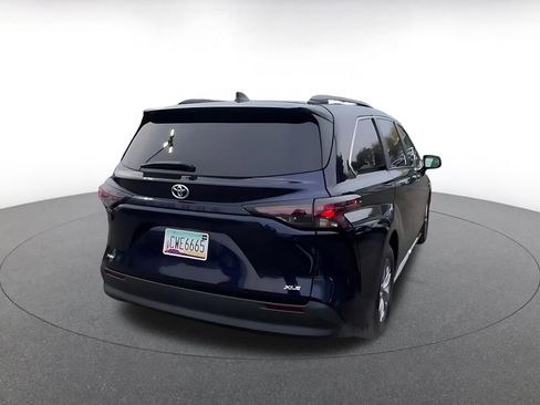 Used 2025 Toyota Sienna XLE image 15